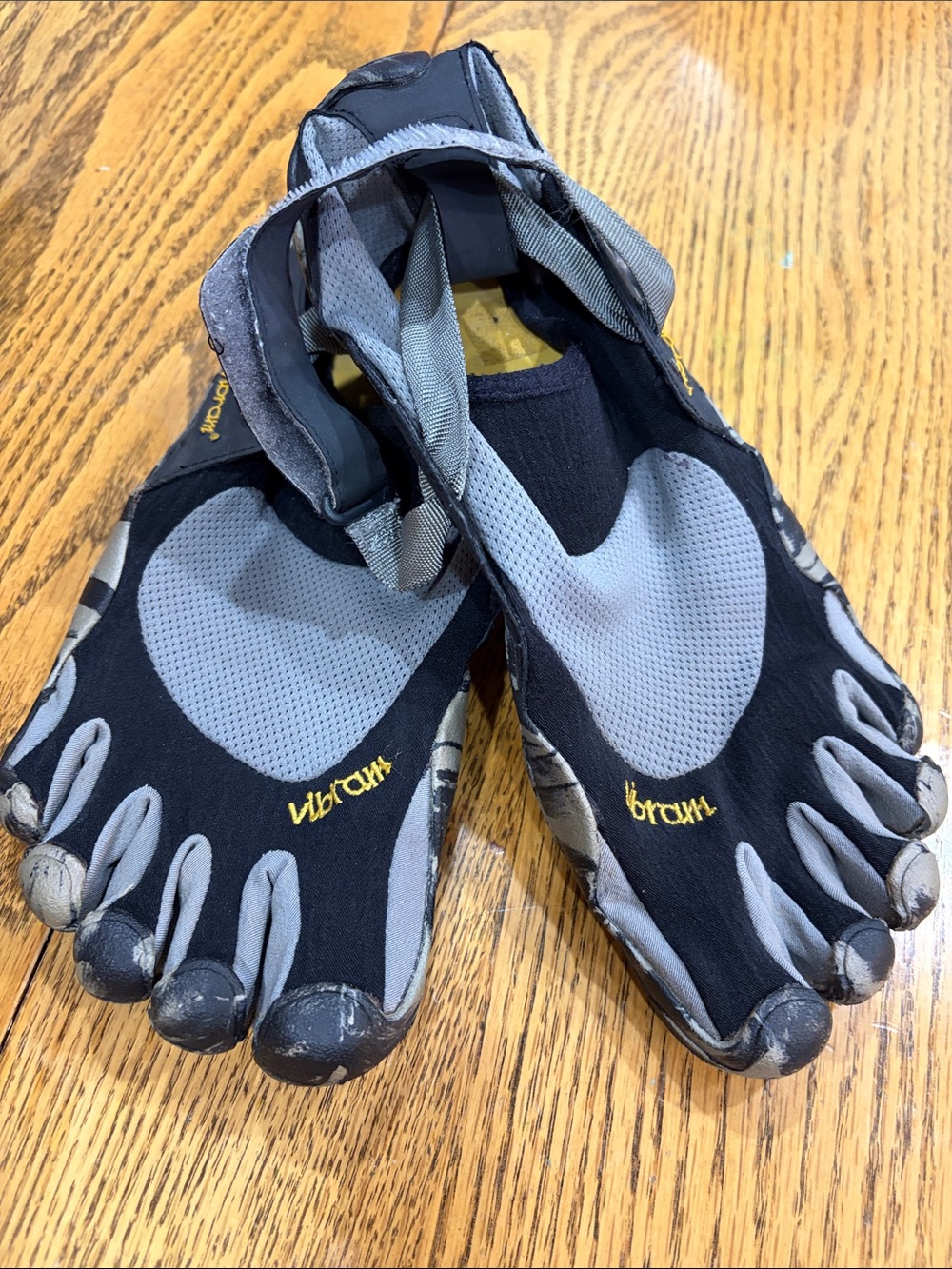 Unisex Vibram Fivefingers EU size 43